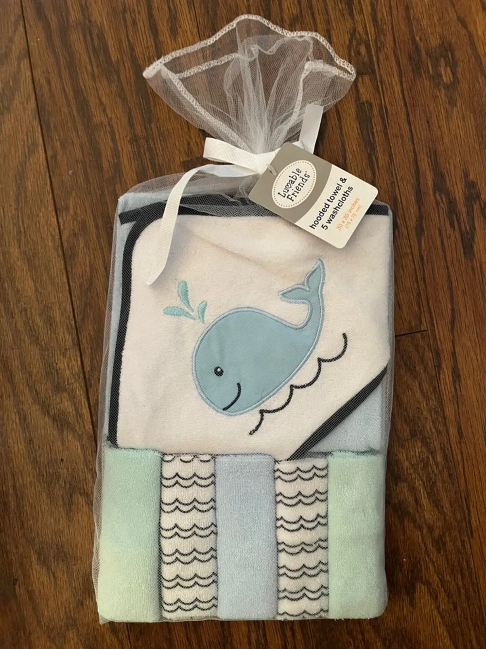 Luvable Friends White Whale Ocean Sea Fish Waves Hooded Towel & Washcloths Set
